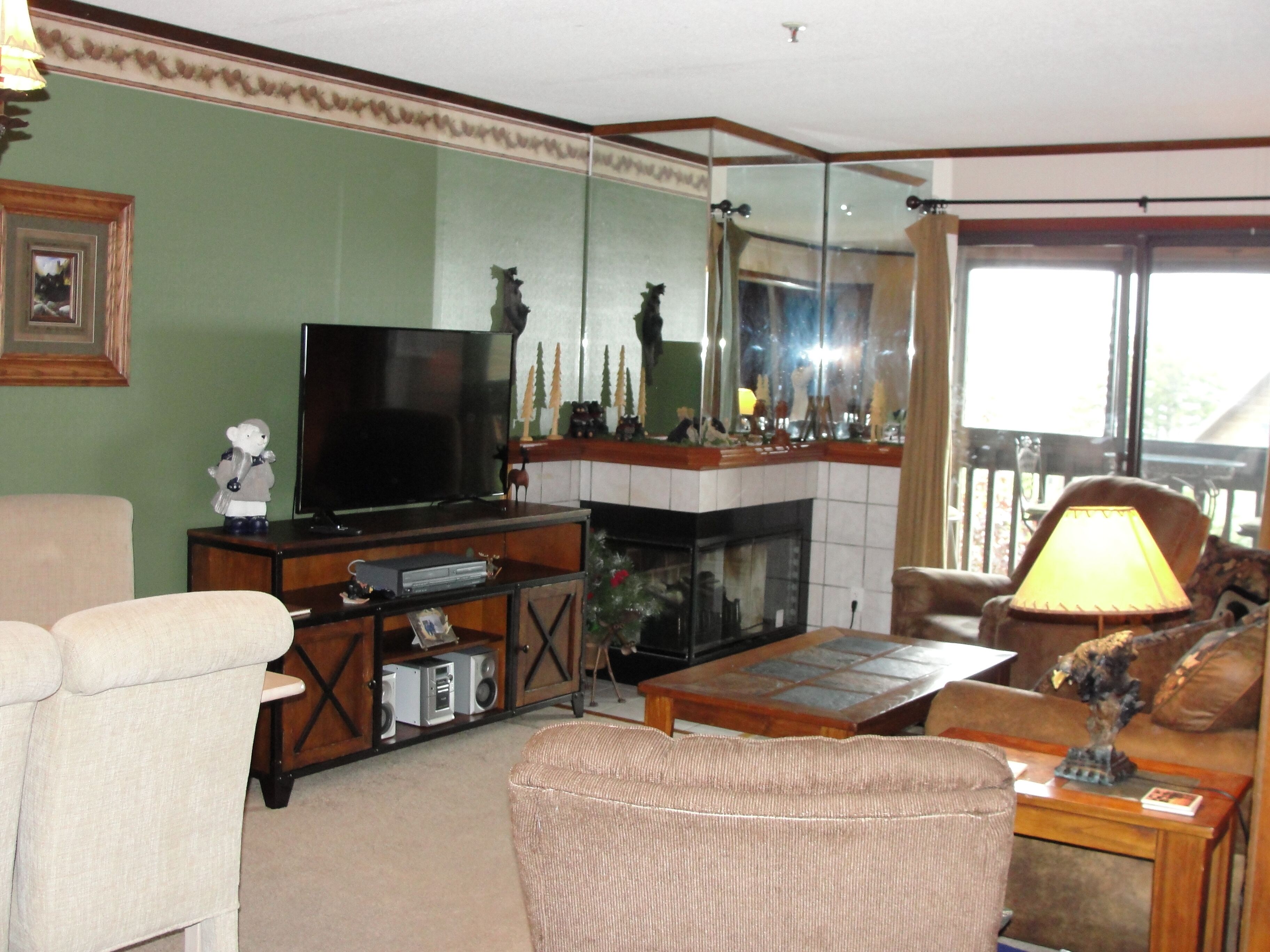 Snowcrest 2 Br, Hot Tub, Wifi, Sunset Mountain View