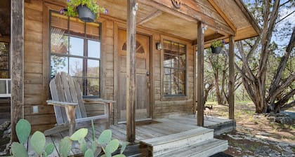 Cabane d'amour Rockin B Ranch | Bain à remous | Privé | Escapades Romatiques