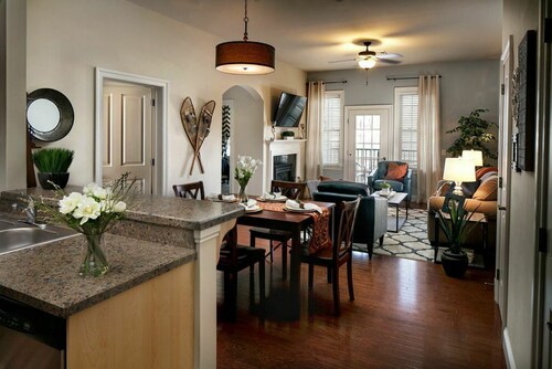 Luxury Condo sijaitsee yksi "tyylikkäin pikkukaupungeissa Amerikassa"