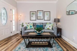 智能电视、办公室