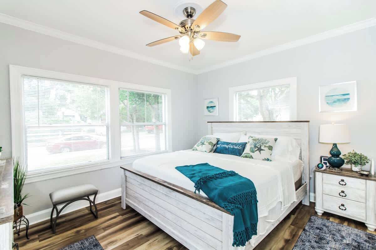 2 bedrooms, desk, iron/ironing board, travel crib