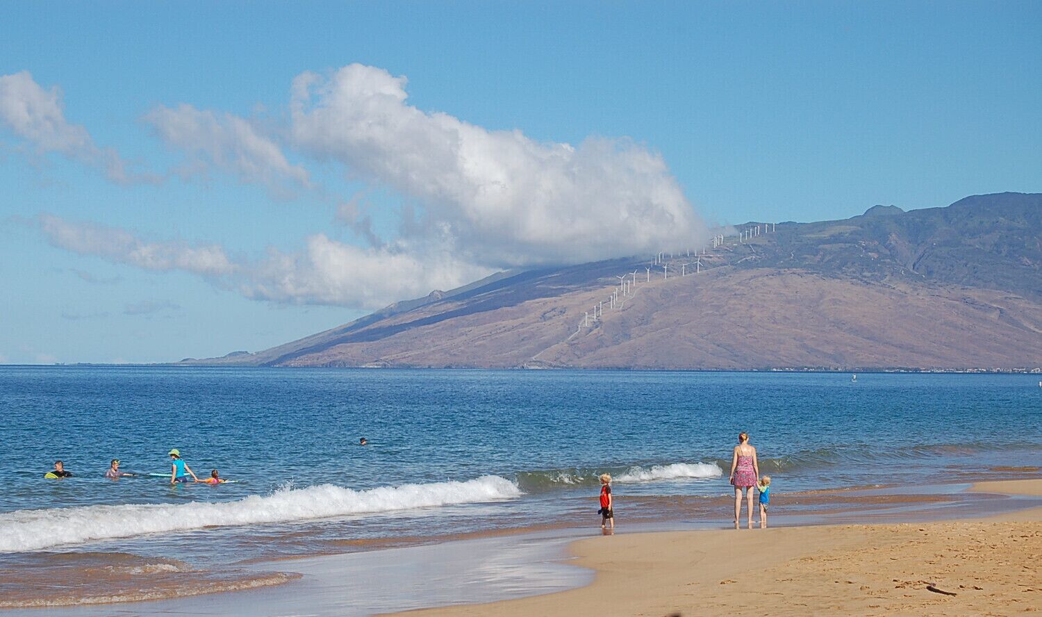 Beach nearby, sun loungers, beach towels