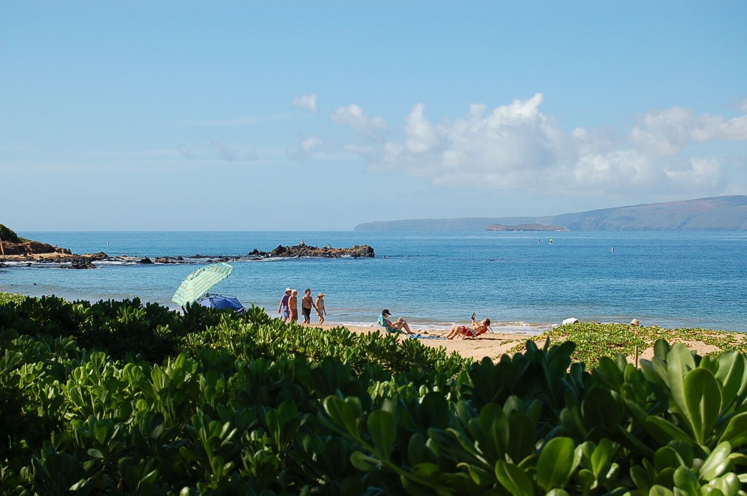 Beach nearby, sun loungers, beach towels