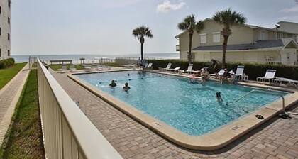OCEANFRONT!! 2024 Luxuriously Renovated & Prof Decorated Condo on No Drive Beach