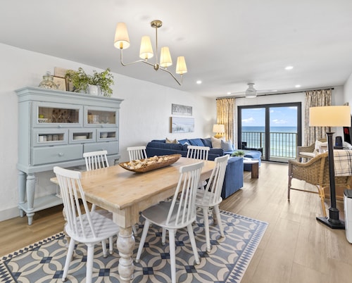 OCEANFRONT!! 2024 Luxuriously Renovated & Prof Decorated Condo on No Drive Beach