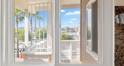 Backyard Beach! 50 Steps to the Sand with Bay Views and Ocean Blues