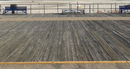 Hermosa casa de cinco habitaciones a pocos pasos de la playa y el paseo marítimo