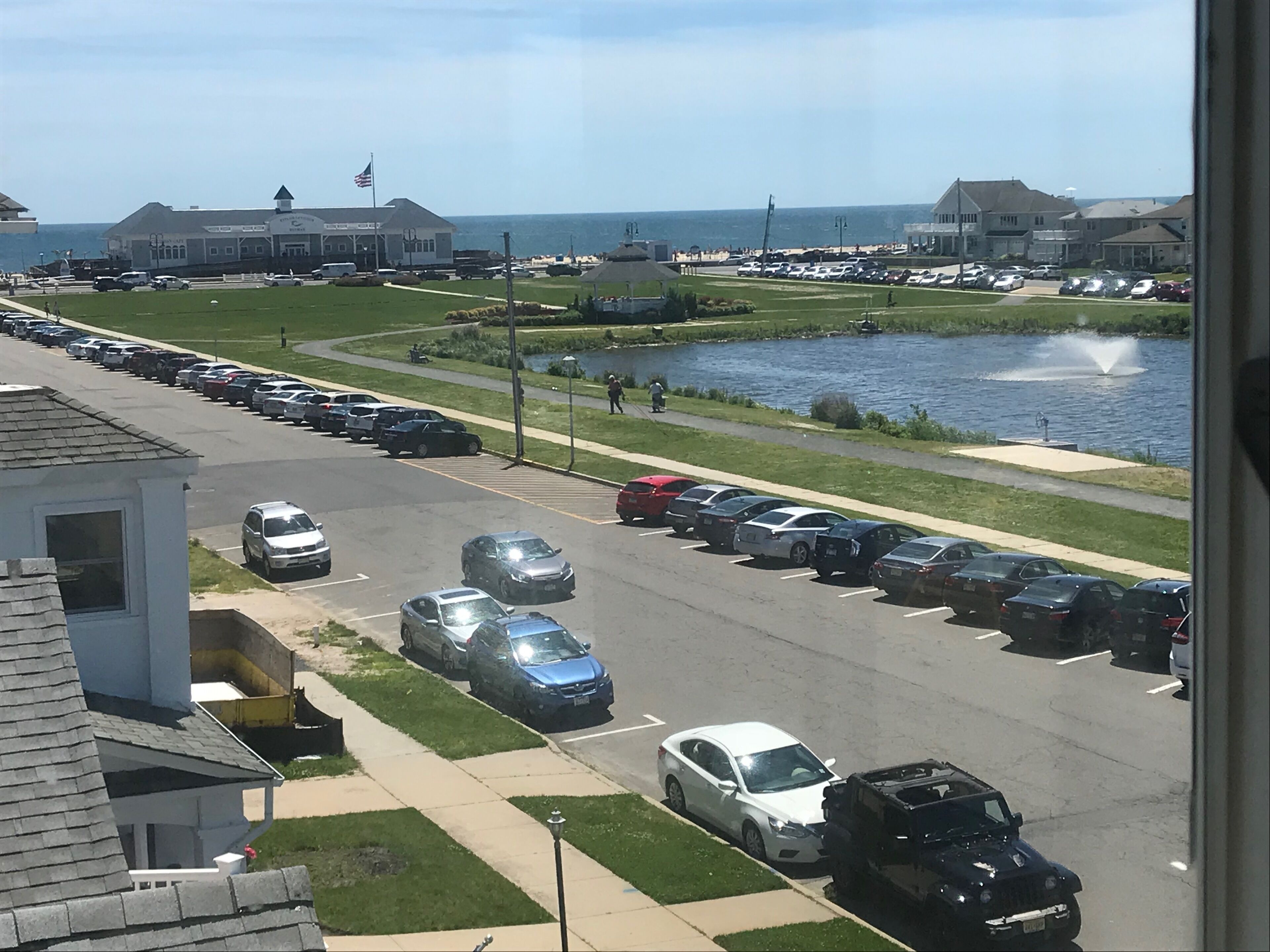 Lake Front Spacious 3 Bdrm Rental on Silver Lake -Steps to the Beach
