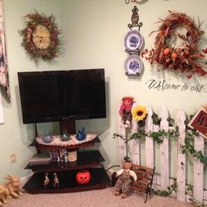 Interior - Private one bedroom, one bathroom, apartment with private entrance & hot tub (Branson)