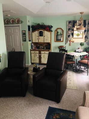 Interior - Private one bedroom, one bathroom, apartment with private entrance & hot tub (Branson)