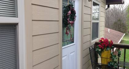 Private one bedroom, one bathroom, apartment with private entrance & hot tub