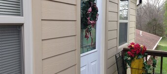 Private one bedroom, one bathroom, apartment with private entrance & hot tub