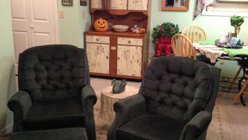 Smart TV, fireplace, DVD player, books