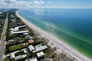 Una spiaggia nelle vicinanze