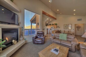 تلفزيون ذكي، مدفأة، مشغل دي في دي، كُتُب