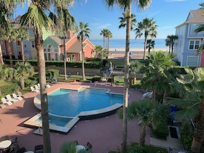 A heated pool - Spectacular beach view Condo at Babe's beach in resort style "The Dawn" Complex (Galveston)