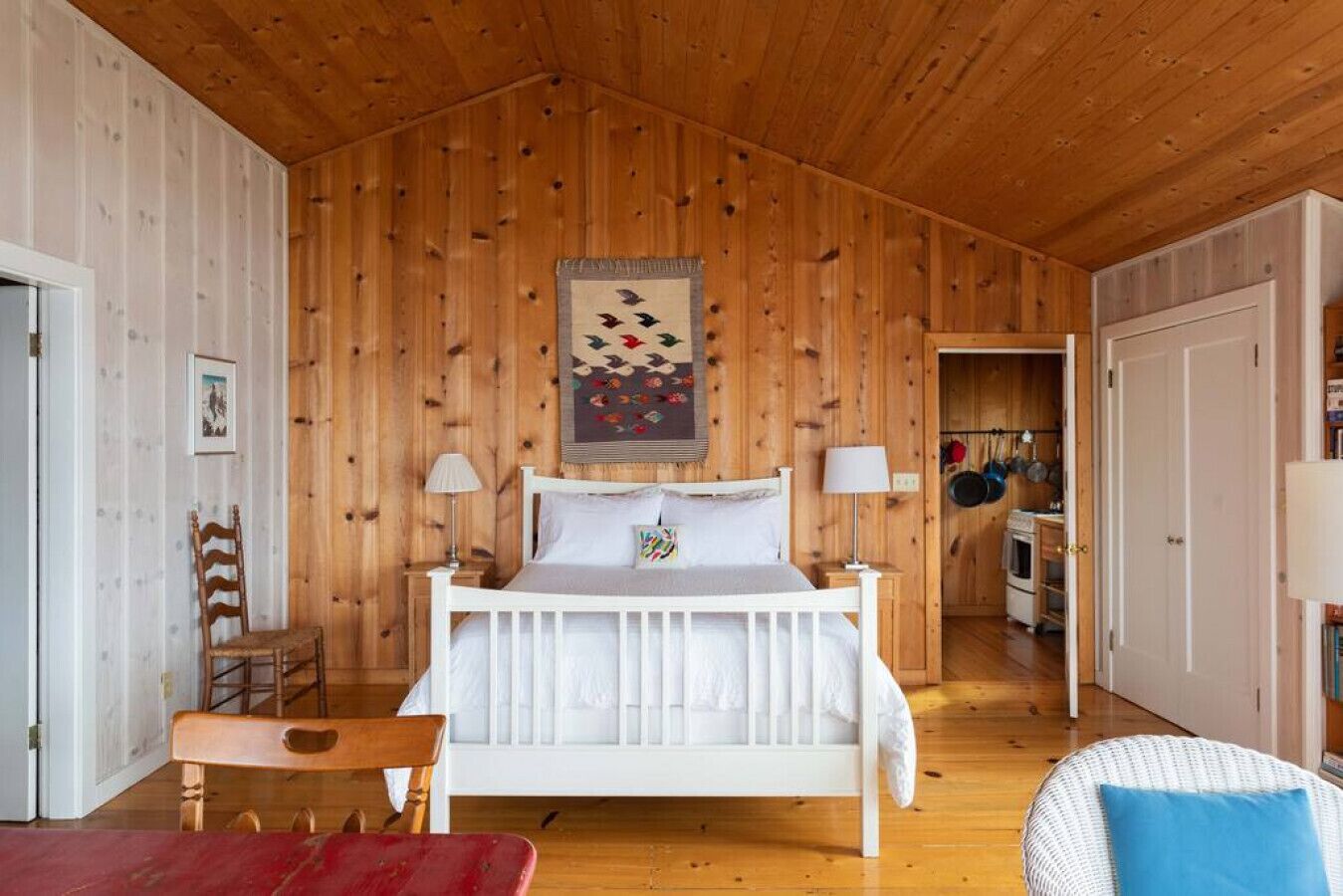 1 slaapkamer, een bureau, een strijkplank/strijkijzer, wifi