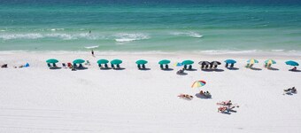 Maison luxueuse directement en face de la plage privée avec accès à la plage privée - Piscine privée