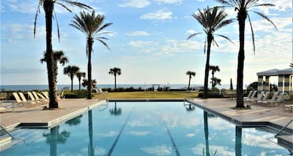 Nauti upeista näkymistä Turtle Havenissa, 2 yhteisön uima-allasta ja kylpylöistä, Kid's Splash Zone, kuntosali ja pelihuone