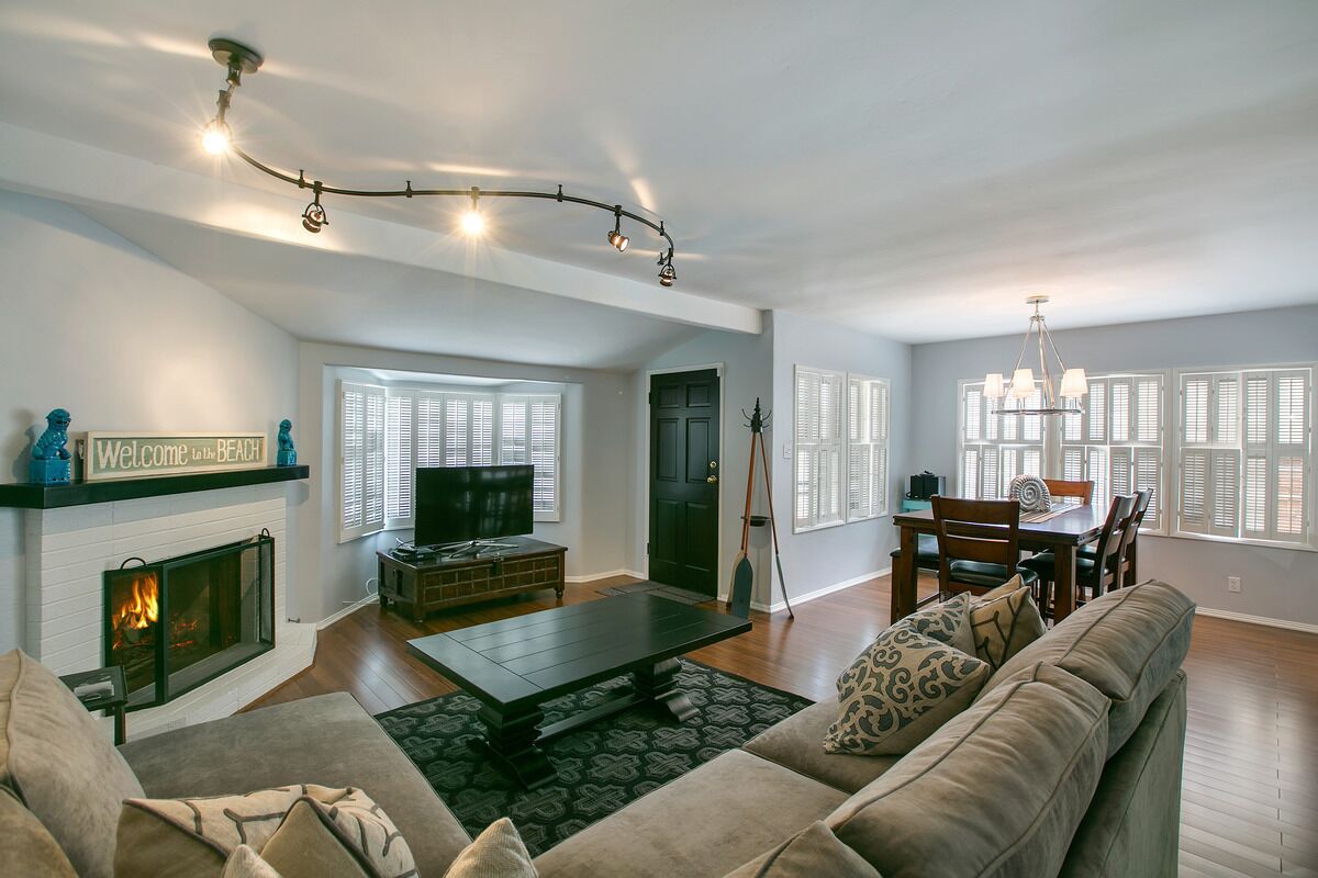 Steps to Sand, Surf and Turf in Del Mar Beach Colony.  Ideal race season rental.