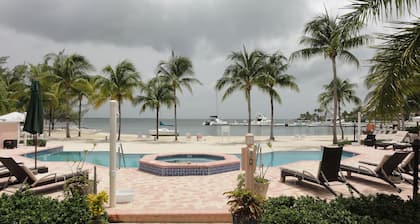 Hermoso condominio frente al mar en Cayman Kai / Rum Point