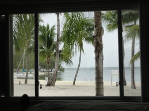 On the beach - Beautiful Beachfront Condo in Cayman Kai/Rum Point (Rum Point)