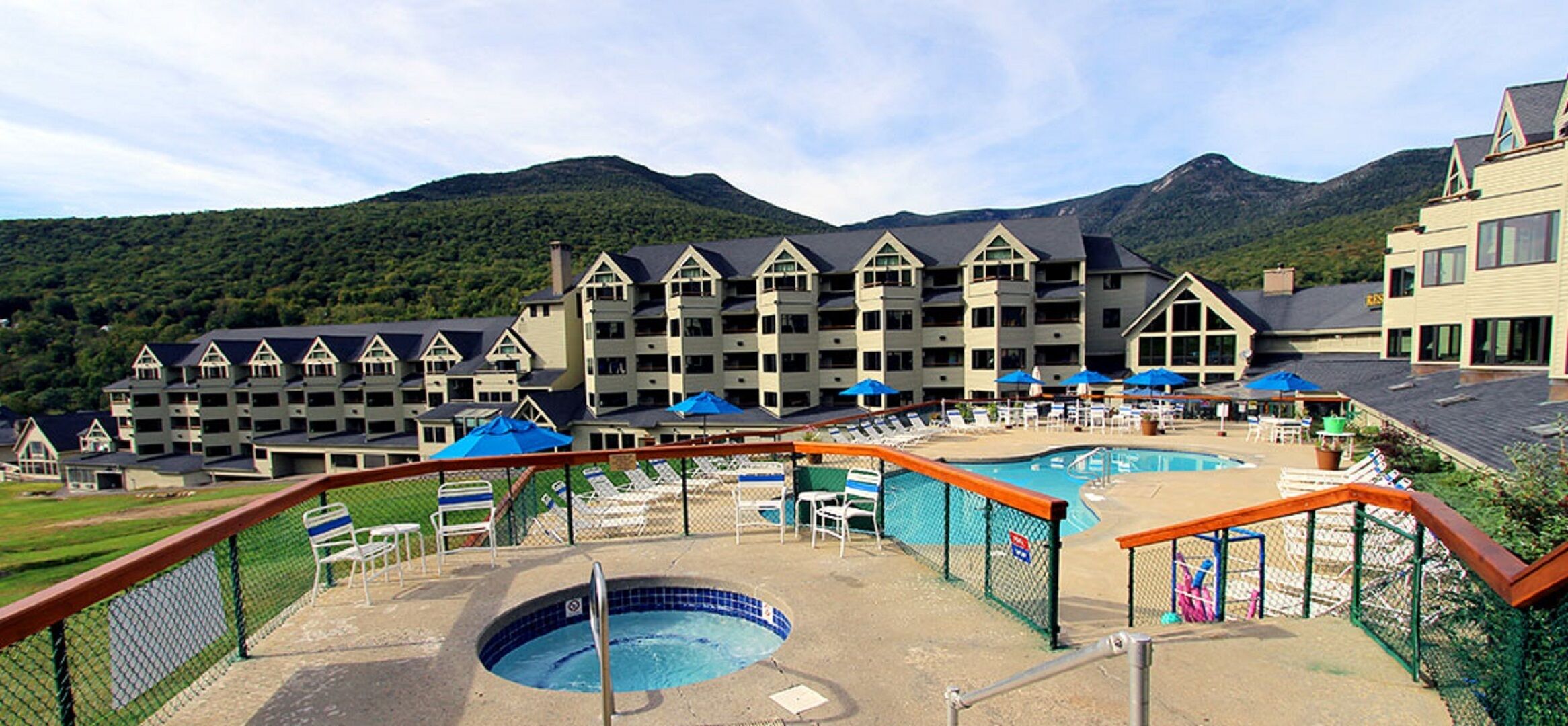 The outdoor pool and hot tub at the Loon Mountain Club!