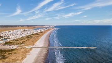 In Strandnähe, Liegestühle, Strandtücher