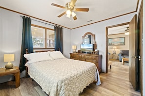 4 bedrooms, iron/ironing board, free WiFi