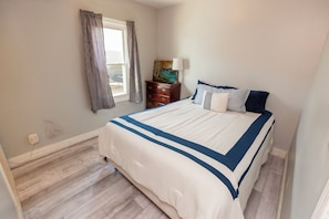 4 bedrooms, iron/ironing board, free WiFi, bed sheets