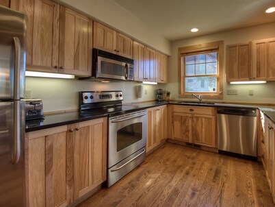 Big Sky Vacation Rentals: PR Rosebud 13