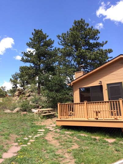 Deer Cozy Cabin by the Big Thompson River, Near R.M.N.Park.
