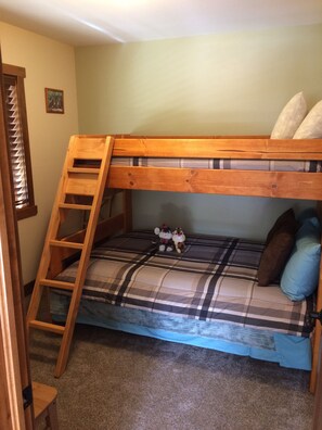 2 chambres, fer et planche à repasser, Wi-Fi gratuit, draps fournis