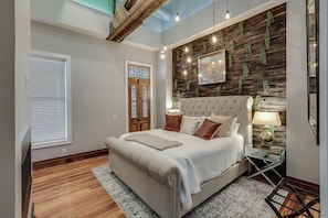 5 bedrooms, desk, iron/ironing board, WiFi