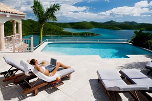Outdoor pool - Heaven's Gate - Off Grid Ocean View Villa (Coral Bay)