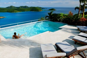 Outdoor pool - Heaven's Gate - Off Grid Ocean View Villa (Coral Bay)