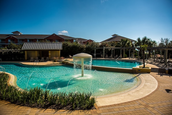 Lämmitetty uima-allas