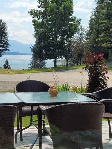 YOUR AUTHENTIC LAKE HOUSE GETAWAY AWAITS YOU :)