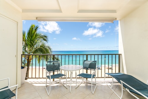 BEACHFRONT LEGAL PRINCESS CONDO-FREE PKG/WIFI-POOL, HOT TUB,TENNIS/PICKLE BALL 2