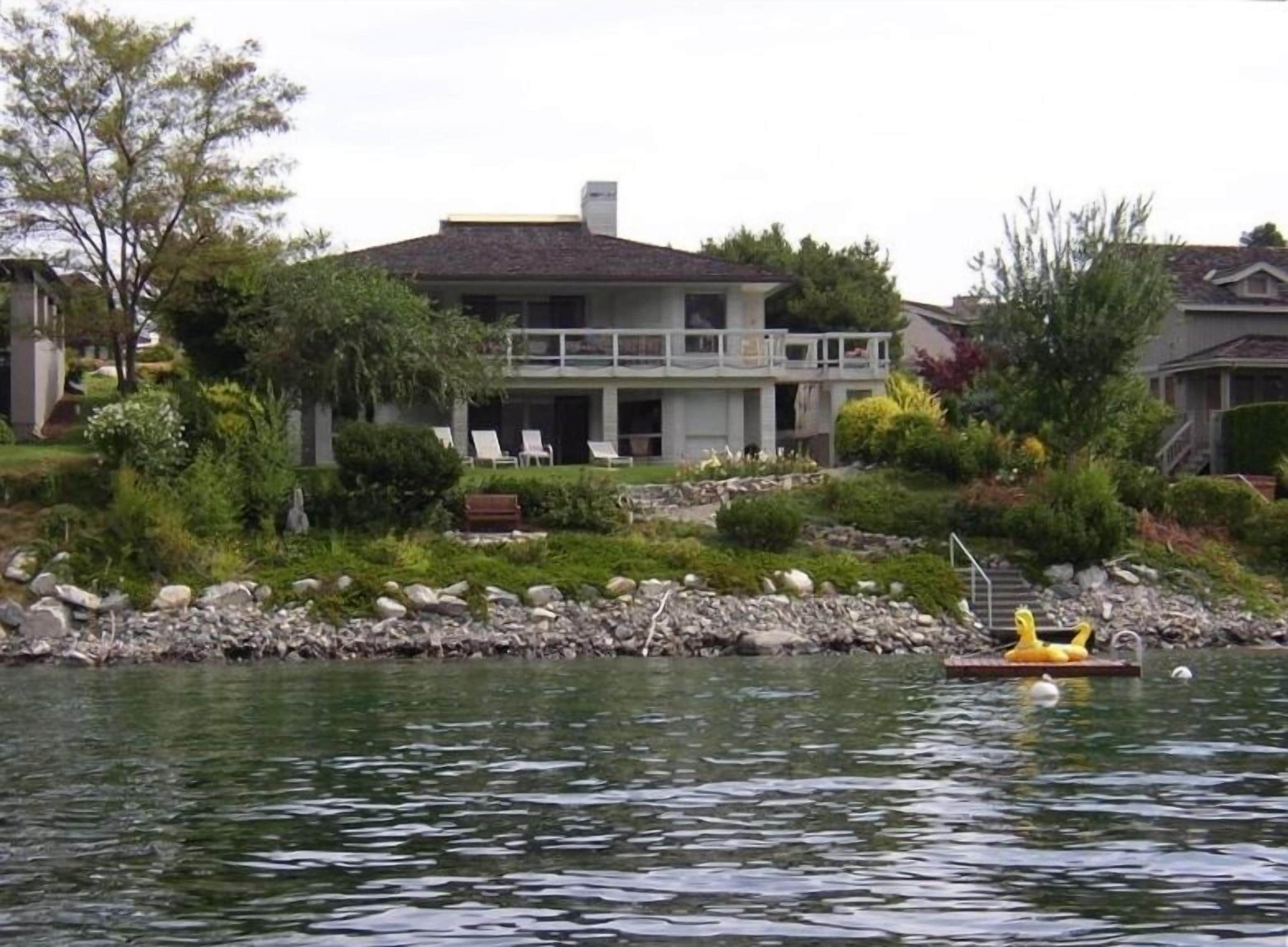 Waterfront Home with Wapato Point Amenities, Lake Chelan, Manson