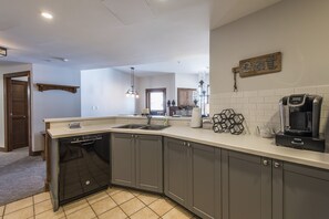 Coffee/tea maker, fridge, microwave, dishwasher