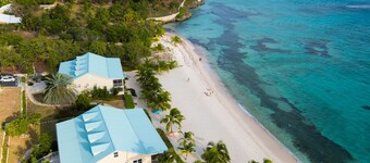 Vitamin Sea - Beachfront and ground floor at Coral Bay 