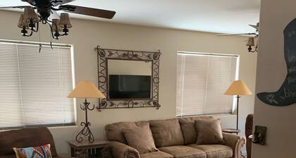 3 korttelin päässä keskustasta! Kysy viikoittain ja kuukausittain hinnat!