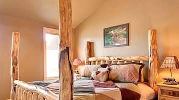 5 bedrooms, desk, iron/ironing board, travel cot