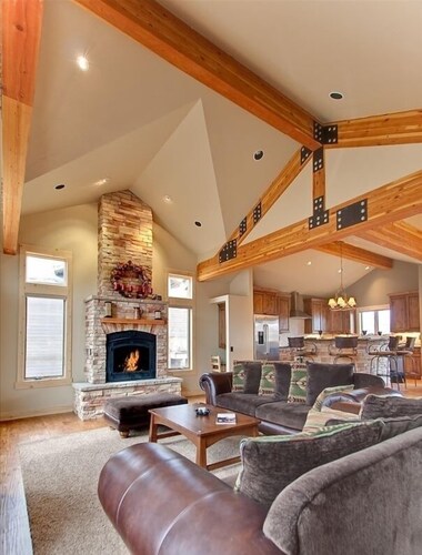 Spacious with private hot tub and King size beds and en-suites