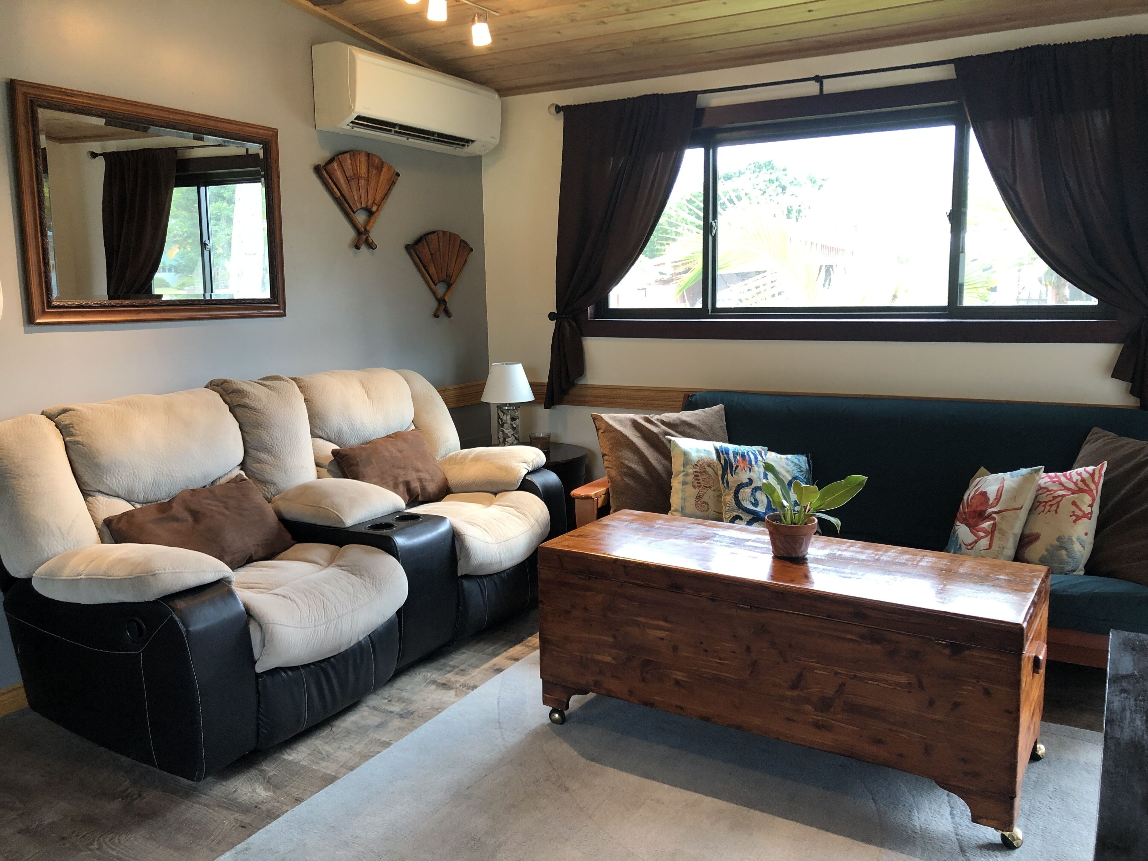 Close to the Beautiful Kailua Beach-A/C's-Full Kitchen-Covered Patio-Pet ok