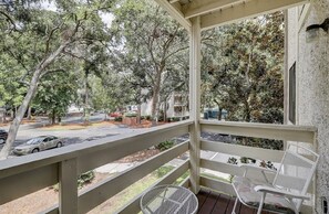 Property grounds - Beautiful Beach Villa one block from Ocean (Hilton Head Island)