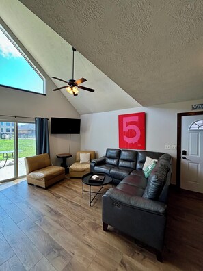 Smart TV - Cozy Okoboji Vacation Home At Bridges Bay Resort - backs to pool! #118 (Arnolds Park)