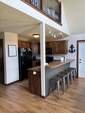 Fridge, microwave, oven, stovetop - Cozy Okoboji Vacation Home At Bridges Bay Resort - backs to pool! #118 (Arnolds Park)