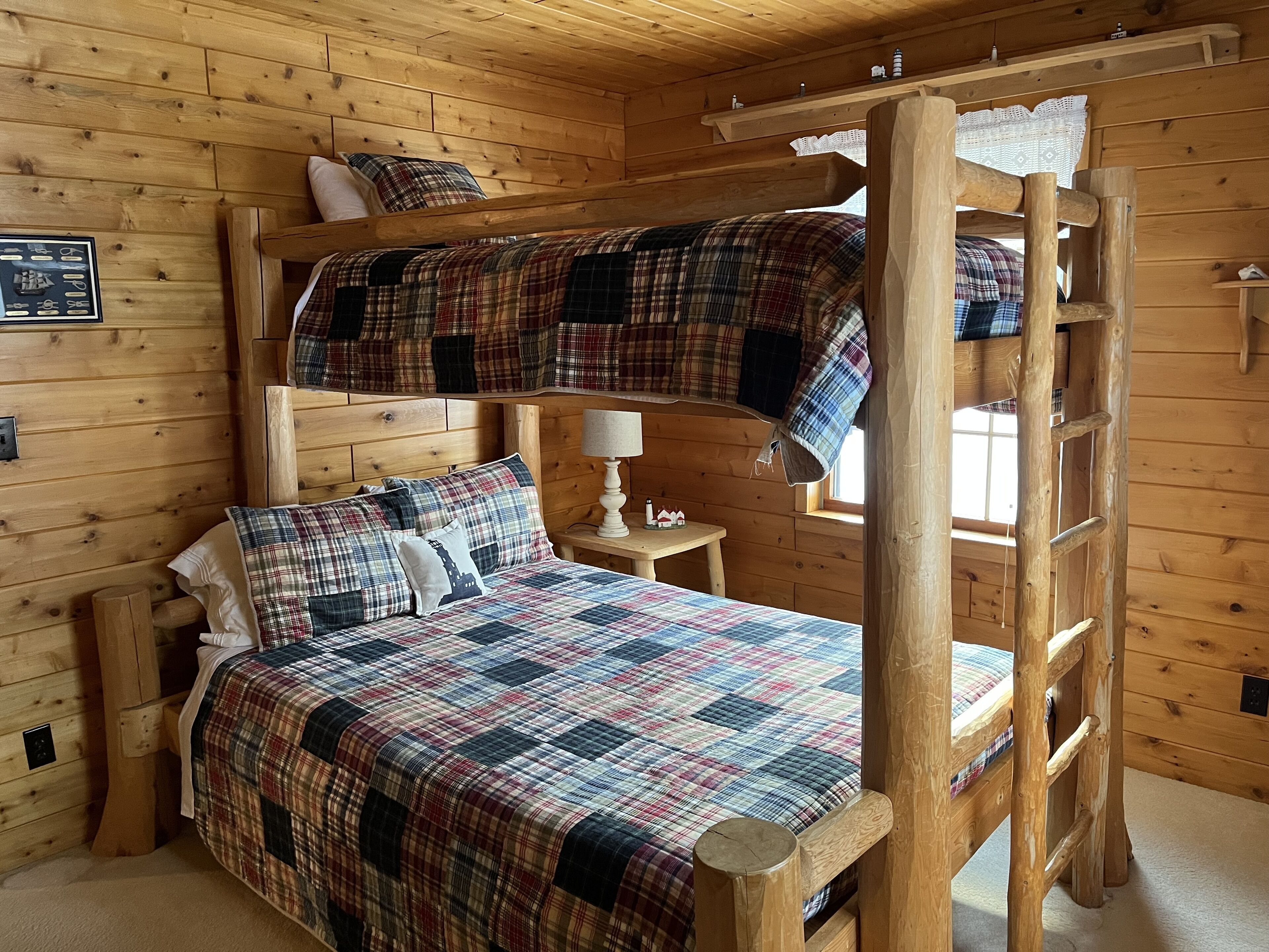 3 bedrooms, iron/ironing board, travel crib, free WiFi